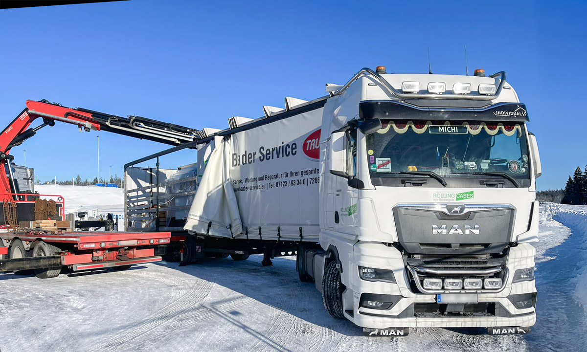 2 LKWs im Arbeitsalltag