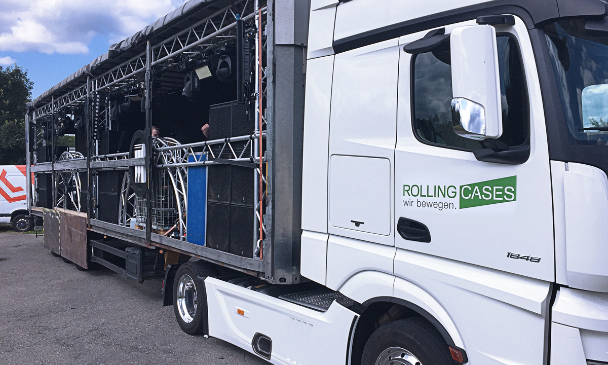 Rolling Cases LKW mit Showbühne