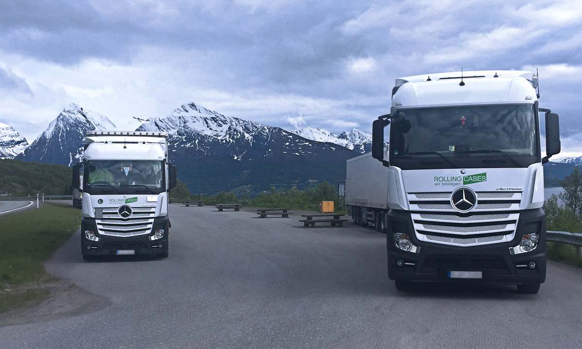 Rolling Cases LKW mit Showbühne