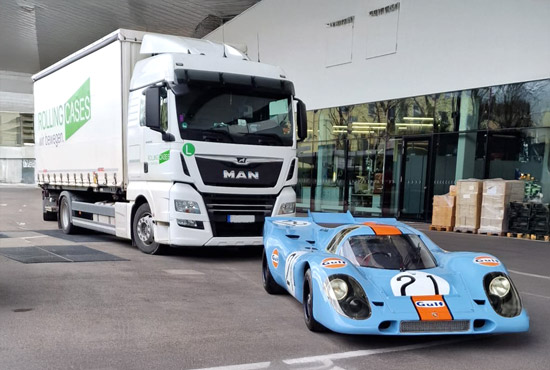 Truck der Rolling Cases GmbH unterwegs